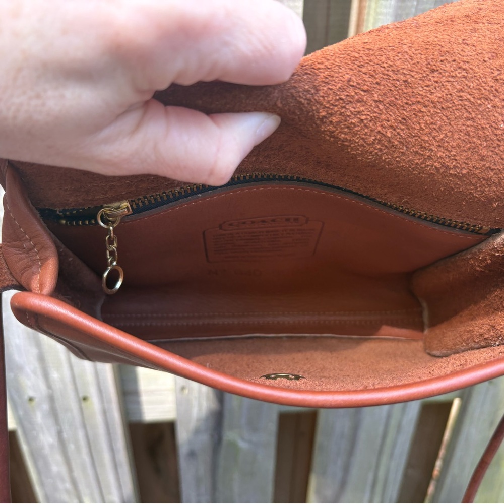 Coach Vintage Chrystie British Tan Crossbody - Picture 13 of 13
